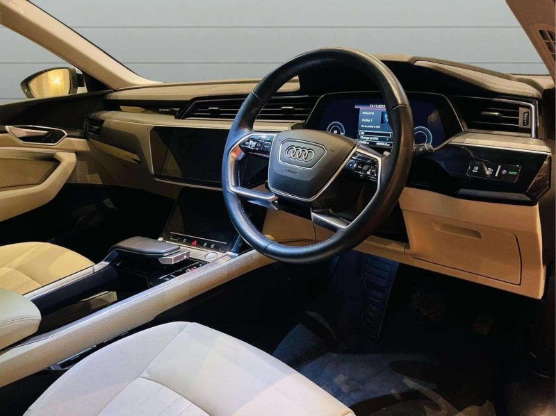 AUDI E-TRON