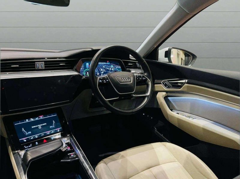 AUDI E-TRON