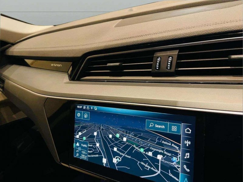 AUDI E-TRON