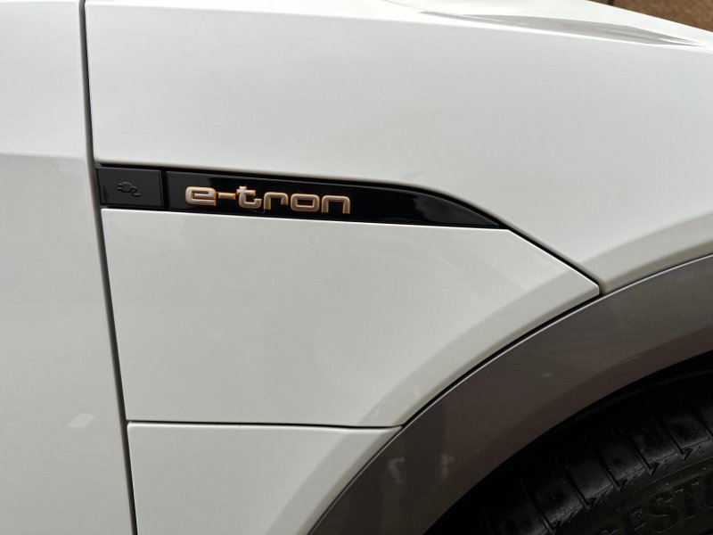 AUDI E-TRON