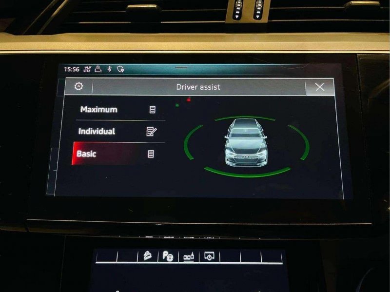 AUDI E-TRON